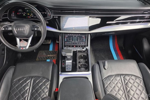 2021 Audi Q8 с пробегом 147 730 км