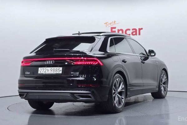 2020 Audi Q8 с пробегом 125 958 км