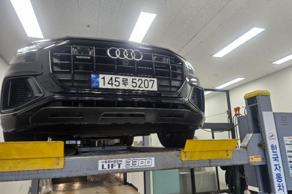 2023 Audi Q8 с пробегом 33 000 км