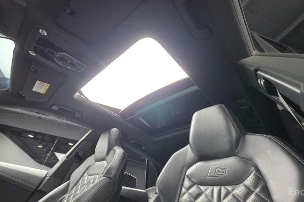 2021 Audi Q8 с пробегом 147 730 км