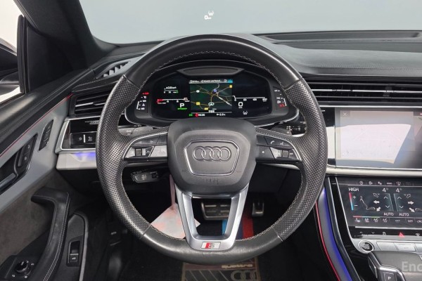 2021 Audi Q8 с пробегом 147 730 км