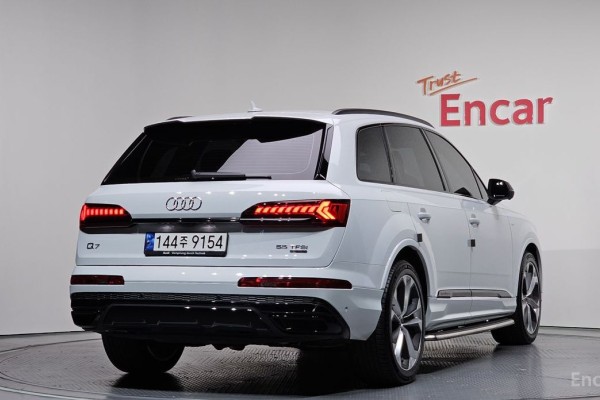 2023 Audi Q7 с пробегом 44 198 км