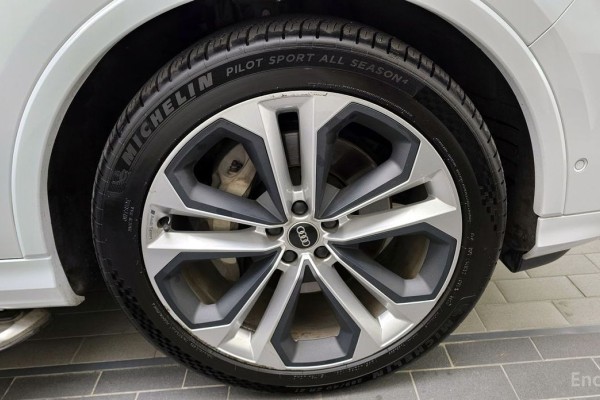 2023 Audi Q7 с пробегом 44 198 км