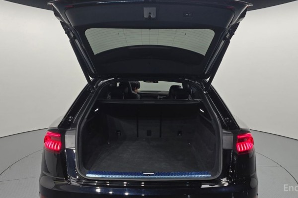 2020 Audi Q8 с пробегом 125 958 км