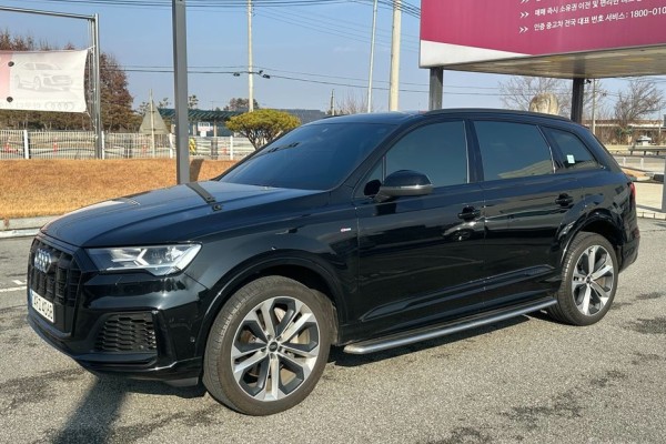 2022 Audi Q7 с пробегом 83 000 км