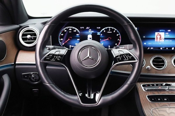 2021 Mercedes-Benz E-Класс с пробегом 45 813 км