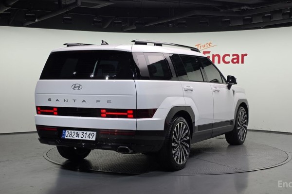 2025 Hyundai Santa Fe с пробегом 8 628 км