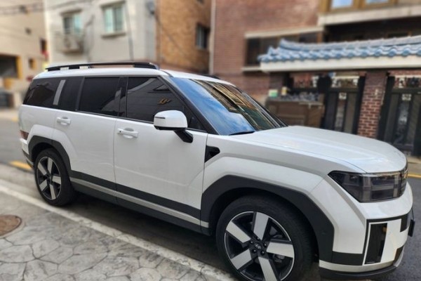 2025 Hyundai Santa Fe с пробегом 9 500 км