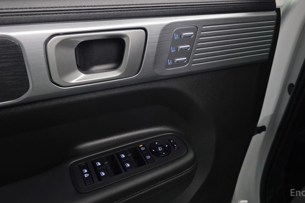 2025 Hyundai Santa Fe с пробегом 8 628 км