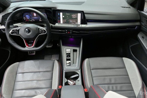 2022 Volkswagen Golf с пробегом 32 672 км