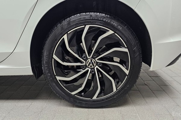 2022 Volkswagen Golf с пробегом 33 389 км