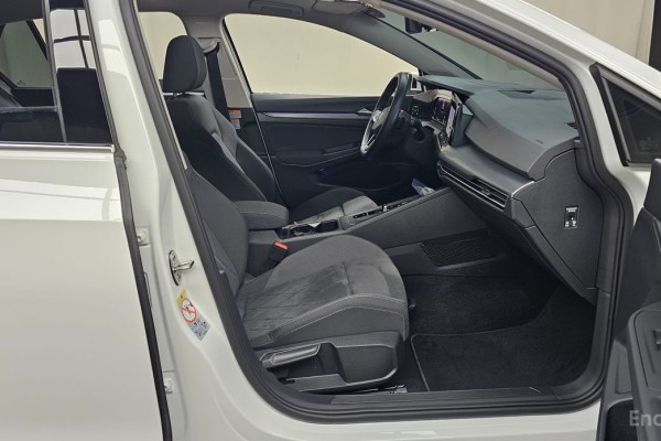 2022 Volkswagen Golf с пробегом 33 389 км