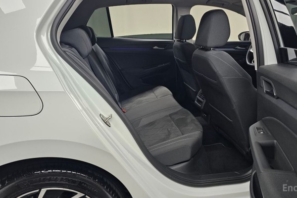 2022 Volkswagen Golf с пробегом 33 389 км