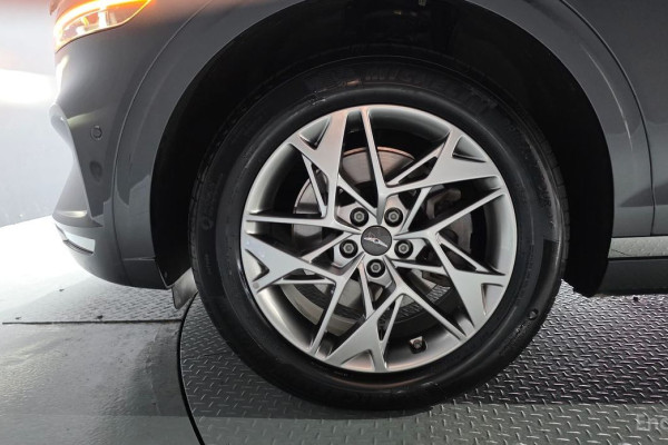 2021 Genesis GV70 с пробегом 69 988 км