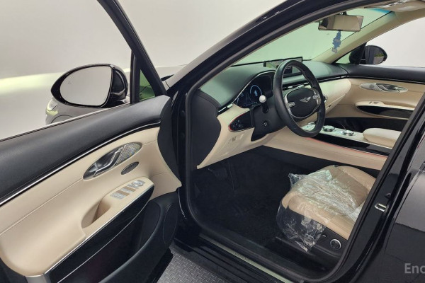 2022 Genesis GV70 с пробегом 61 674 км