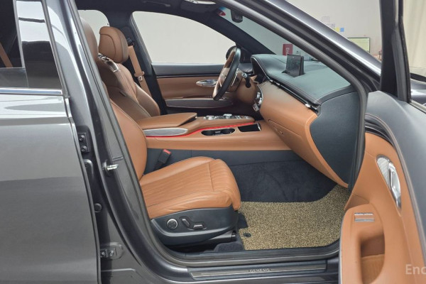 2021 Genesis GV70 с пробегом 68 646 км