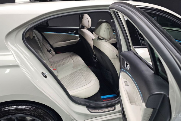 2023 Genesis G70 с пробегом 26 001 км