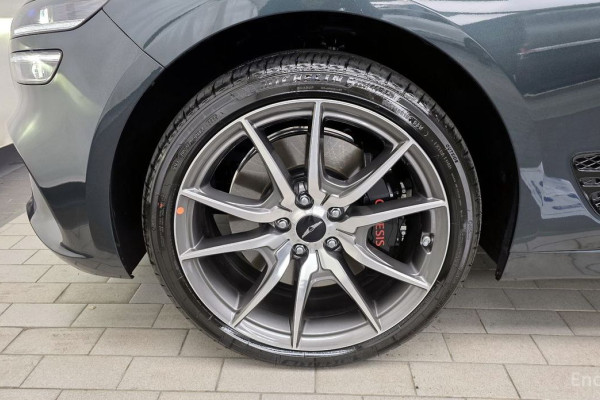 2025 Genesis G70 с пробегом 4 021 км