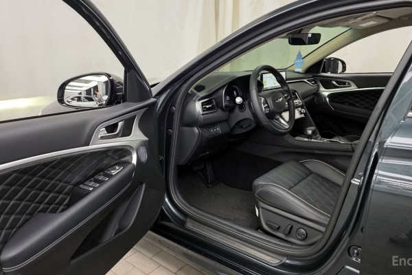 2025 Genesis G70 с пробегом 4 021 км