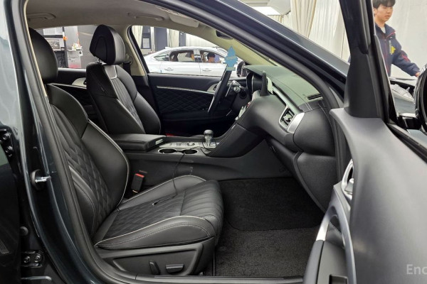 2025 Genesis G70 с пробегом 4 021 км