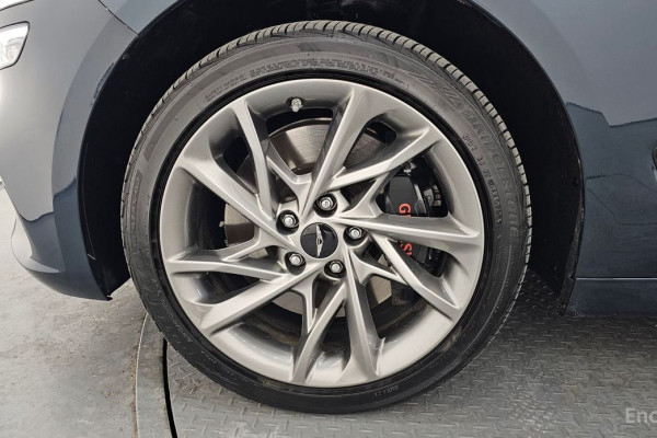 2024 Genesis G70 с пробегом 16 970 км