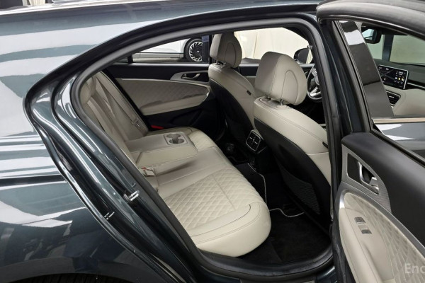 2022 Genesis G70 с пробегом 72 937 км