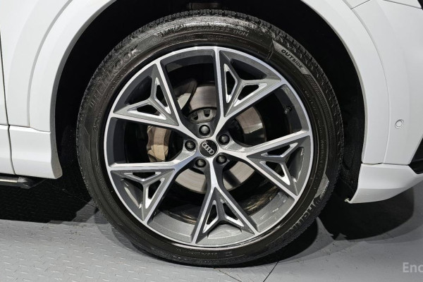 2023 Audi Q8 с пробегом 57 610 км