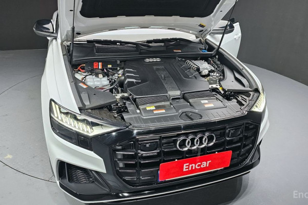 2023 Audi Q8 с пробегом 57 610 км