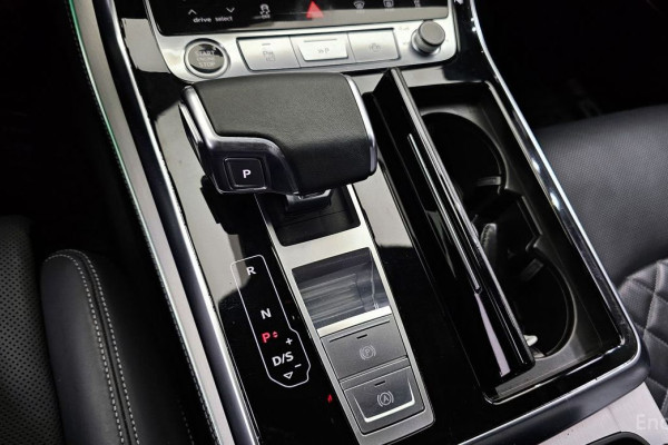 2023 Audi Q8 с пробегом 57 610 км