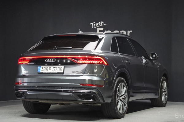 2021 Audi Q8 с пробегом 77 331 км