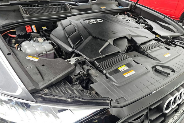 2021 Audi Q8 с пробегом 77 331 км