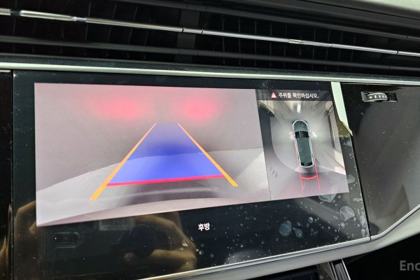 2023 Audi Q8 с пробегом 57 610 км