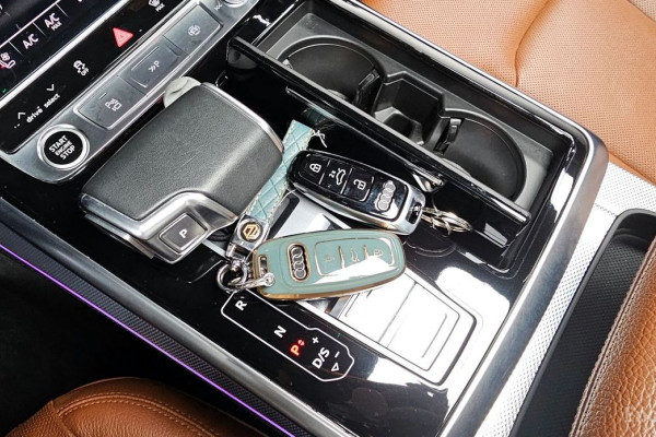 2021 Audi Q8 с пробегом 78 118 км