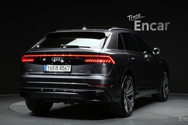 2022 Audi Q8 с пробегом 58 369 км