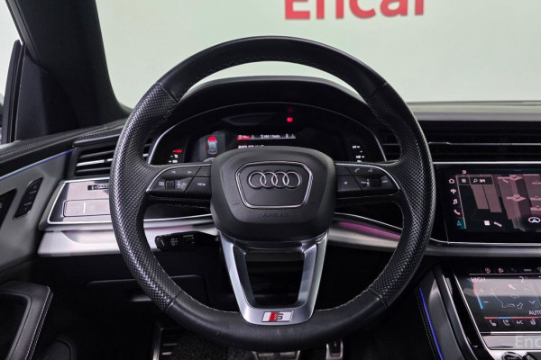 2021 Audi Q8 с пробегом 86 651 км