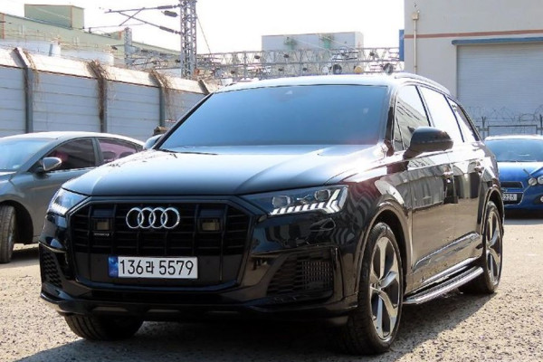 2023 Audi Q7 с пробегом 23 800 км