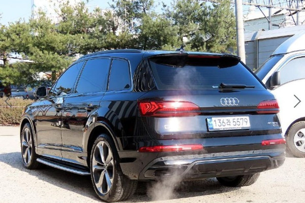 2023 Audi Q7 с пробегом 23 800 км