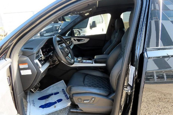 2023 Audi Q7 с пробегом 23 800 км