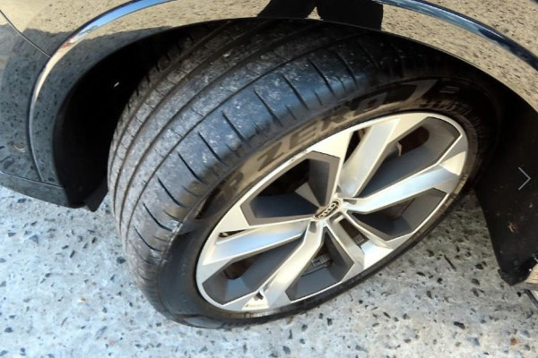 2023 Audi Q7 с пробегом 23 800 км