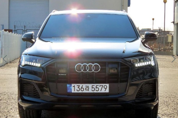 2023 Audi Q7 с пробегом 23 800 км