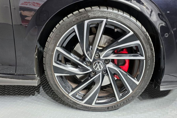 2022 Volkswagen Golf с пробегом 19 496 км