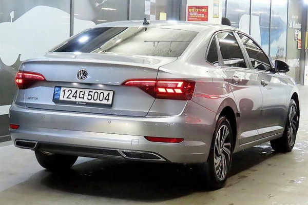 2021 Volkswagen Jetta с пробегом 43 972 км