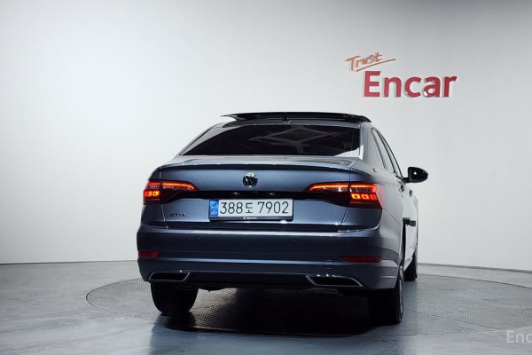 2021 Volkswagen Jetta с пробегом 44 705 км