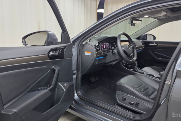 2021 Volkswagen Jetta с пробегом 54 372 км