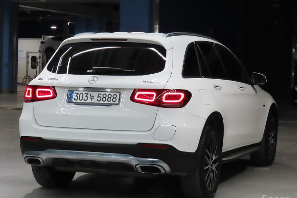 2021 Mercedes-Benz GLC с пробегом 104 903 км