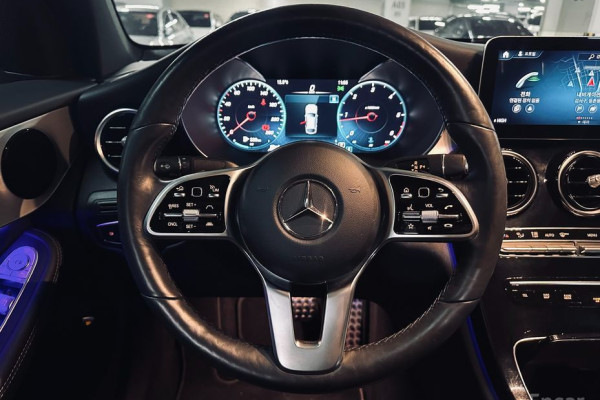 2021 Mercedes-Benz GLC с пробегом 76 168 км