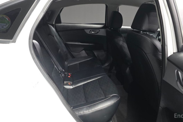 2022 Kia K3 с пробегом 121 896 км