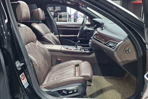 2016 BMW 7 серии с пробегом 129 600 км