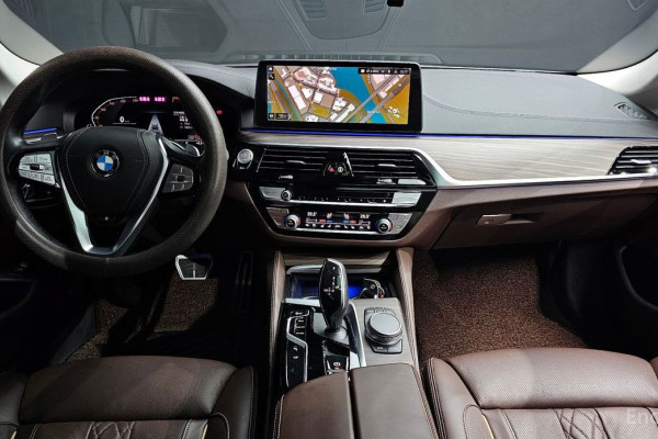 2021 BMW 5 серии с пробегом 46 094 км