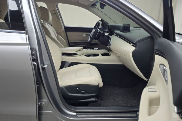 2021 Genesis GV70 с пробегом 45 909 км